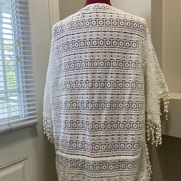 Zara Trafaluc women ivory crochet fringed kimono style cover up. Size M. Used. - Picture 6 of 10